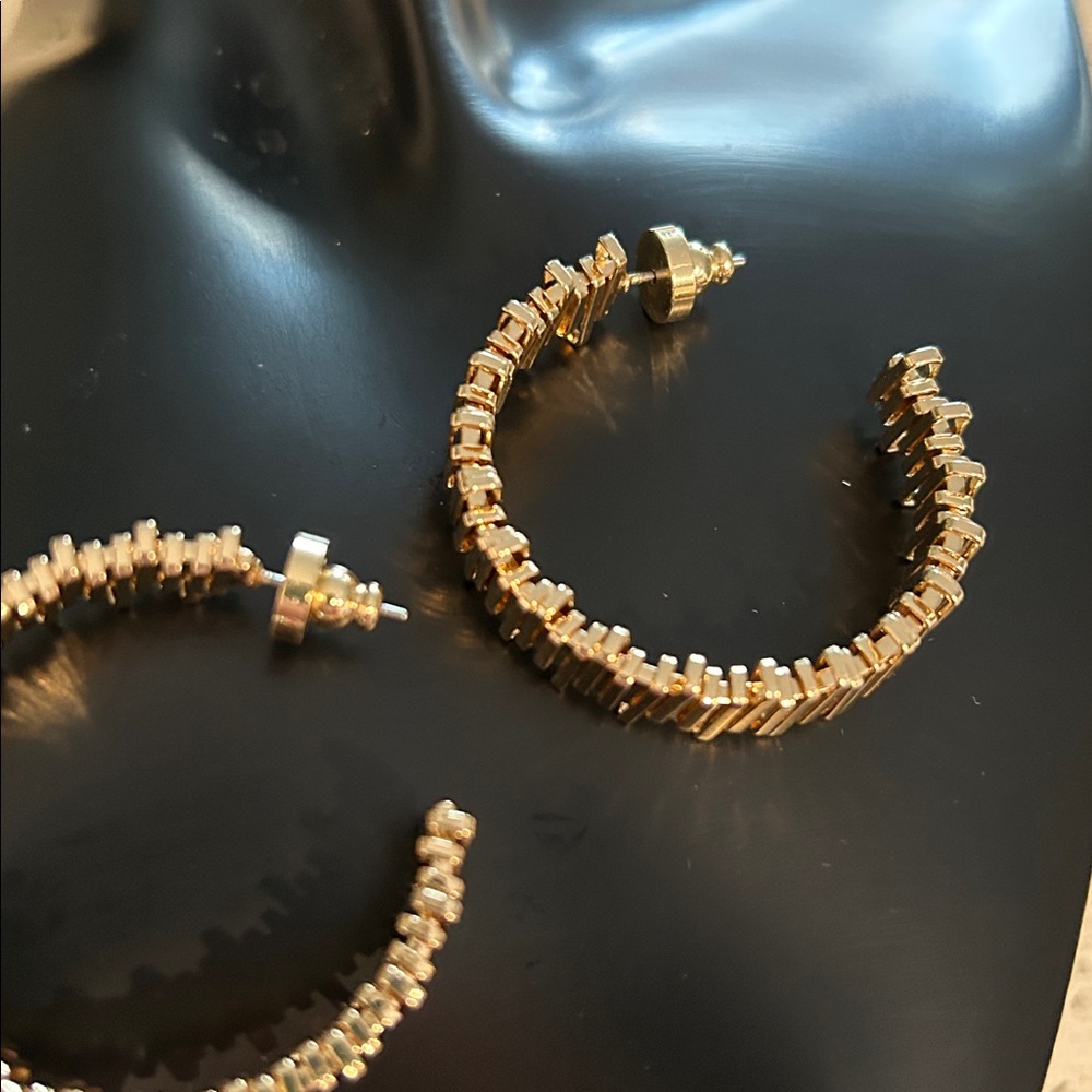 House of Harlow Textured Gold Hoop Earrings NWOT - Picture 6 of 6
